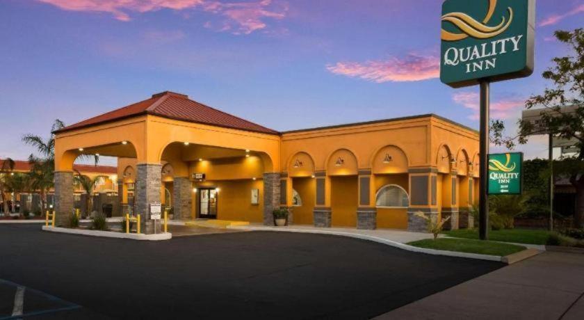 Quality Inn Redding Near I-5 Esterno foto